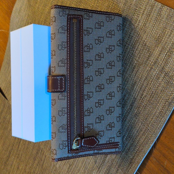 Vintage Dooney & Bourke Wallet - Picture 5 of 6